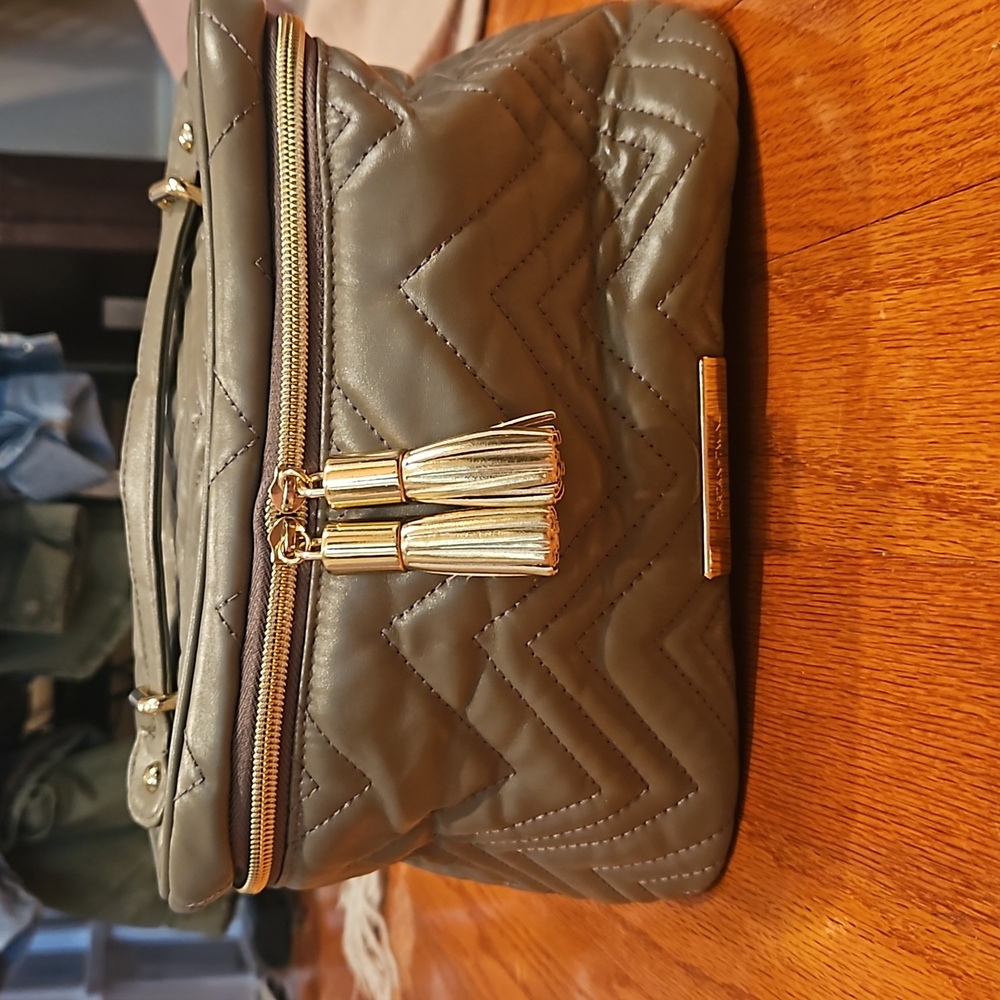 Travel makeup bag